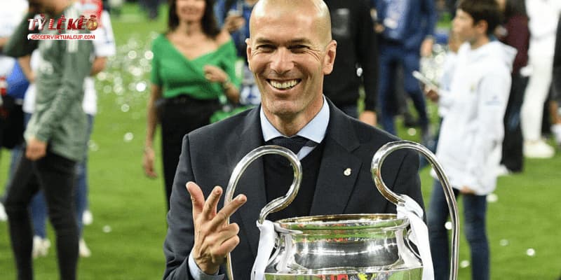 Zidane liệu có trở lại Bernabeu để cứu vãn Los Blancos?